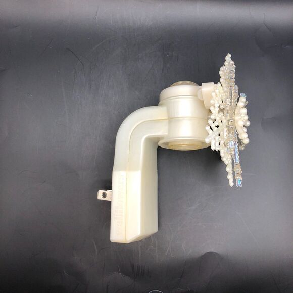Bath & Body Works Wallflower Wall Plug In Diffuser Snowflake Holiday Lights Up - Picture 4 of 6